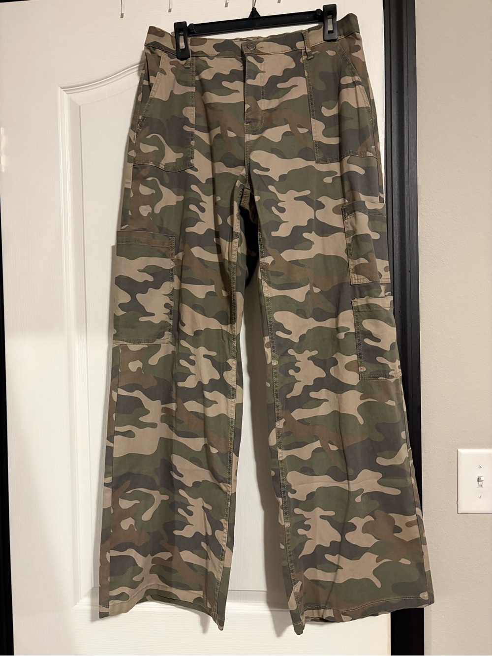 Women’s Camouflage Cargo Pants - Olive Camo